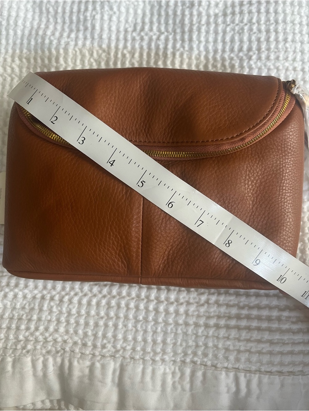 HOBO Fern Large Belt Bag
Pebbled Leather WARM HONEY Belt Bag with Tassel Zips - Picture 6 of 14
